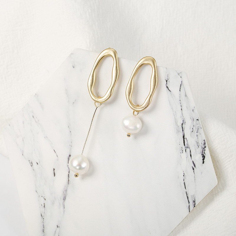 European And American Style Asymmetric Alloy Pearl Earrings