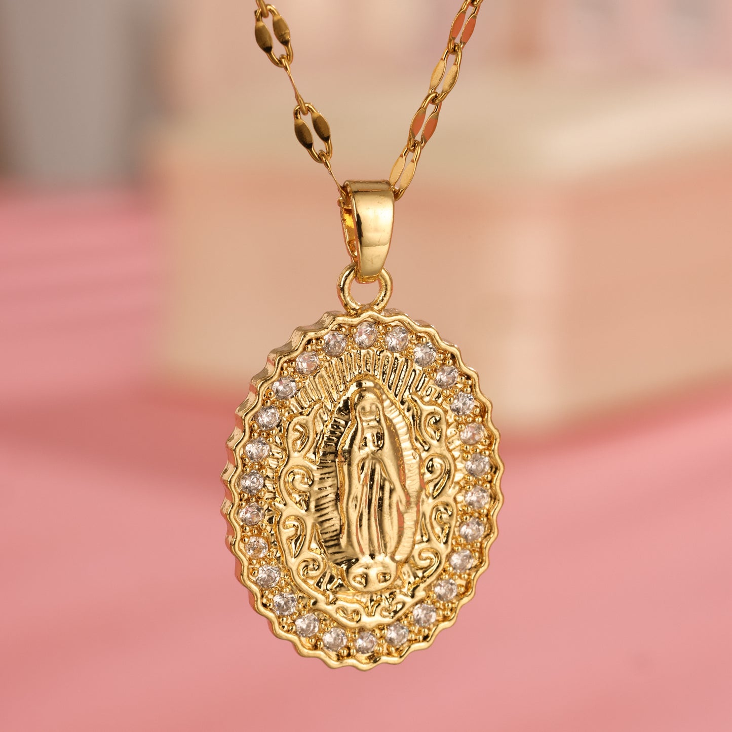 The European And American Oval Shaped Virgin Mary Pendant Necklace Exudes A Light Luxury And Niche Design Sense
