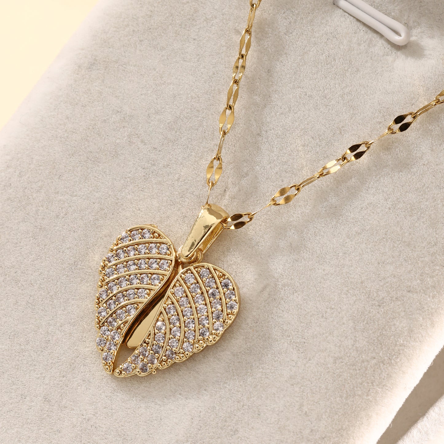 Personalized Open Close Love Necklace Creative Peach Heart Wings Collar Chain Micro Inlaid Zircon Stone Can Open Close
