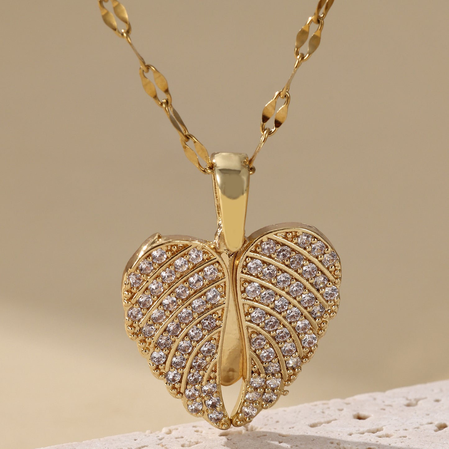 Personalized Open Close Love Necklace Creative Peach Heart Wings Collar Chain Micro Inlaid Zircon Stone Can Open Close