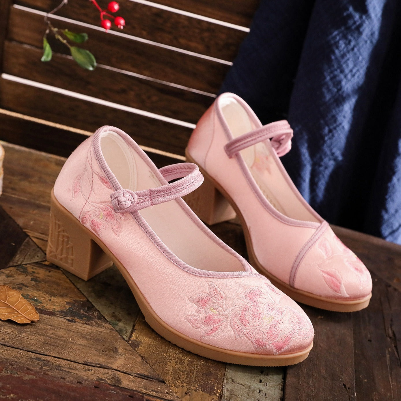 Shallow Mouth Plain Color Matching Horse-face Skirt High Heel Embroidered Shoes