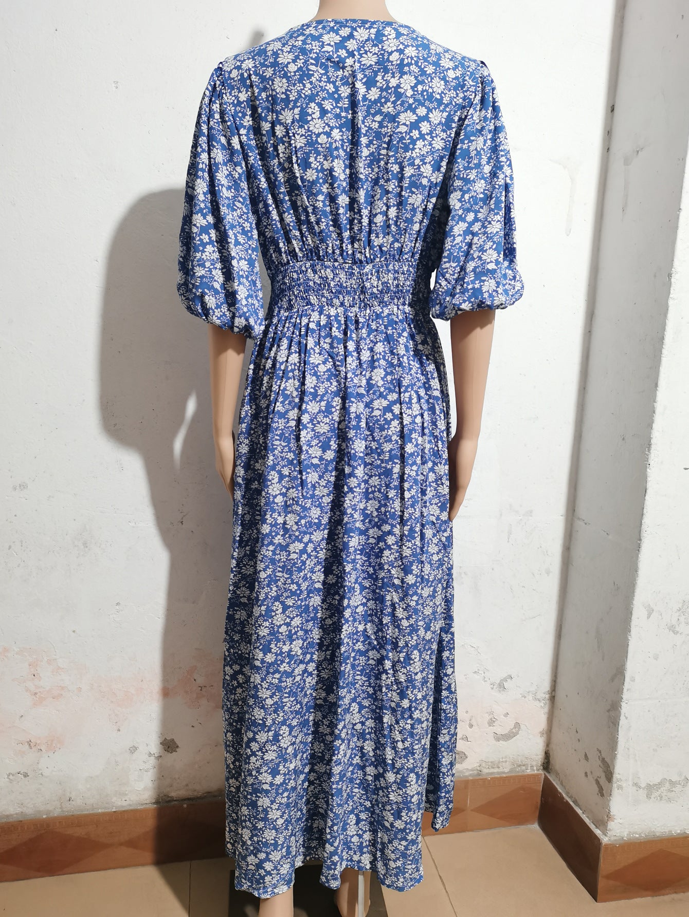 V-neck Lantern Sleeve Waist-tight Dress Seaside Vacation Bohemian Style