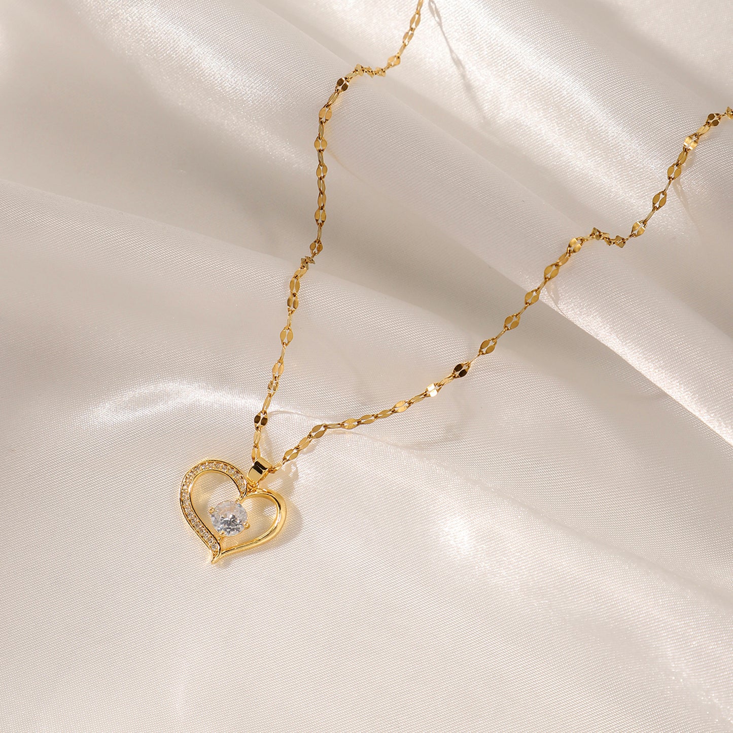 Love Heart-shaped Light Luxury Sparkling Full Diamond Temperament Necklace For Women's Versatile Collarbone Chain Stainless Steel Necklace