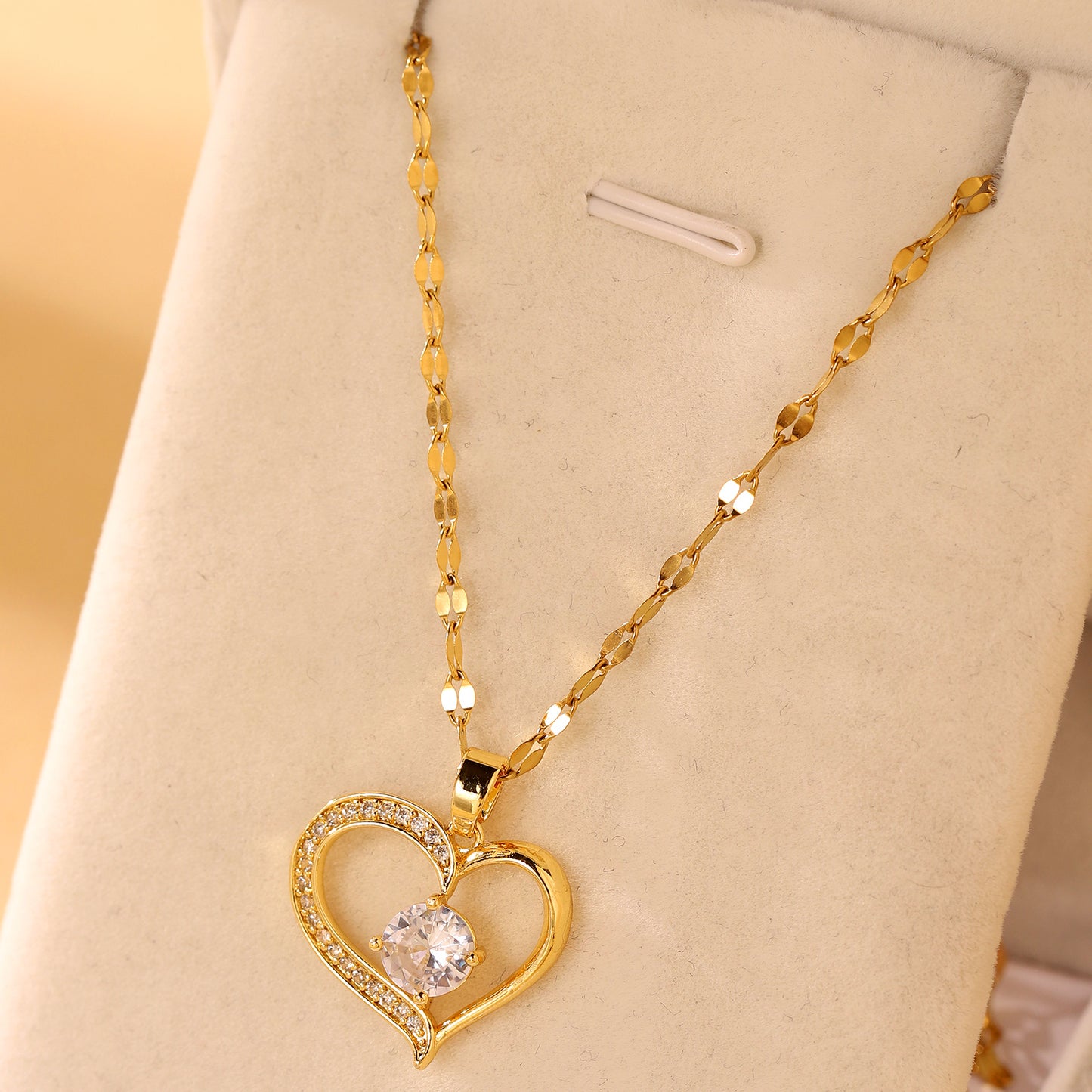 Love Heart-shaped Light Luxury Sparkling Full Diamond Temperament Necklace For Women's Versatile Collarbone Chain Stainless Steel Necklace