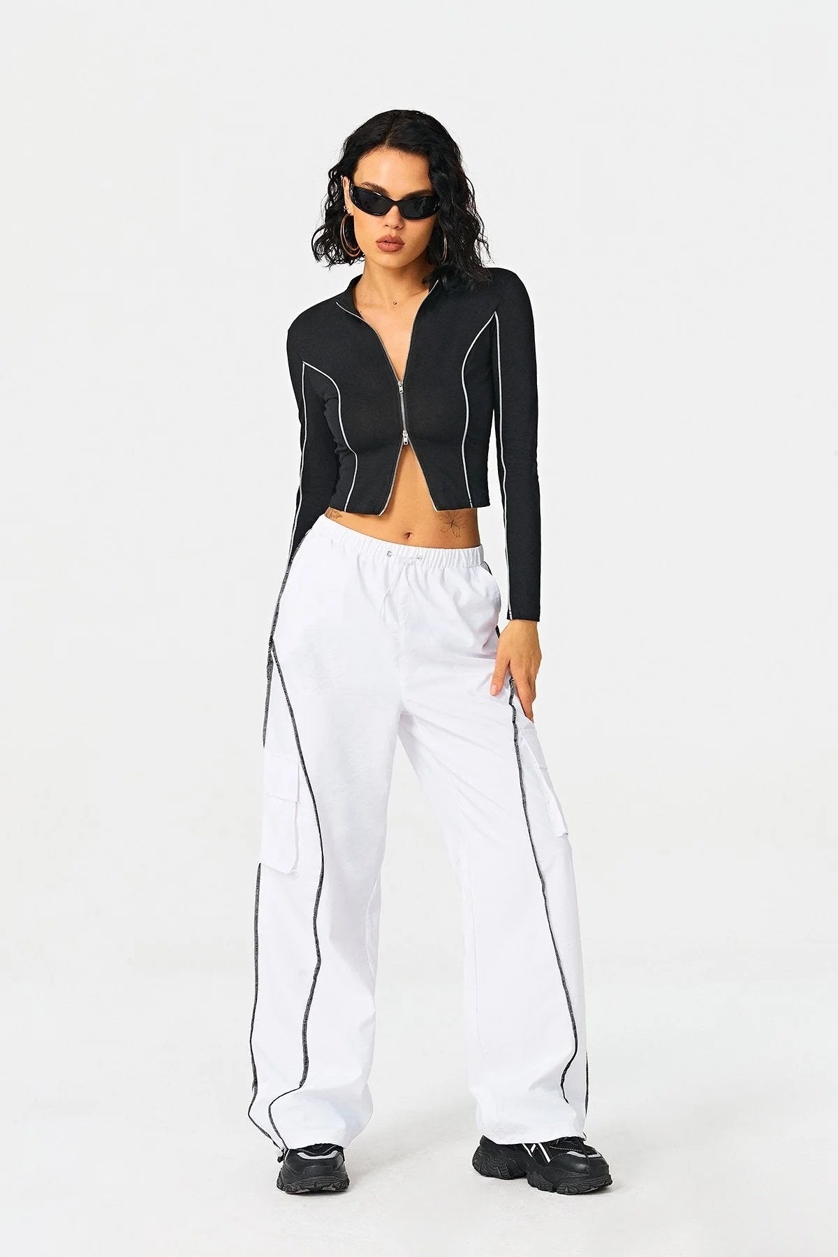 Contrasting Color Line Standing Collar Wears Knitted Shirts