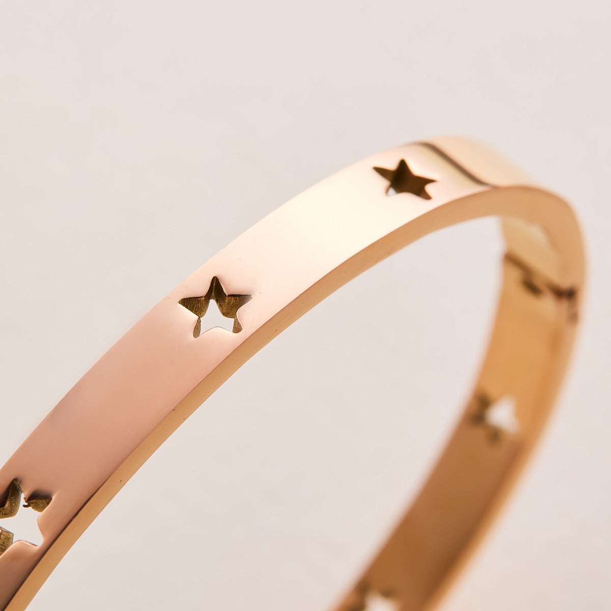 Fashion Men's And Women's Hollow Pentagram Bracelet Titanium Steel - Chic Angle