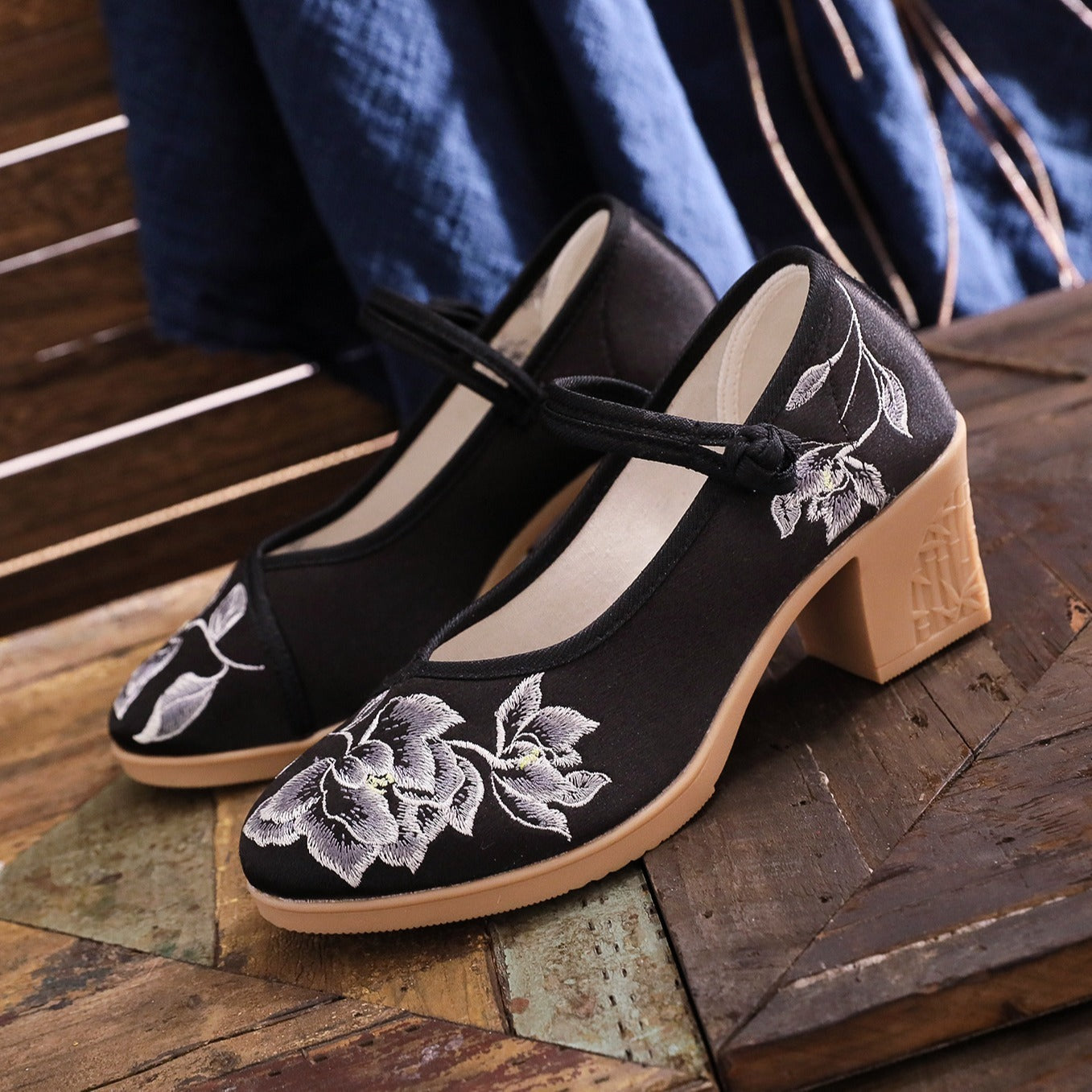 Shallow Mouth Plain Color Matching Horse-face Skirt High Heel Embroidered Shoes