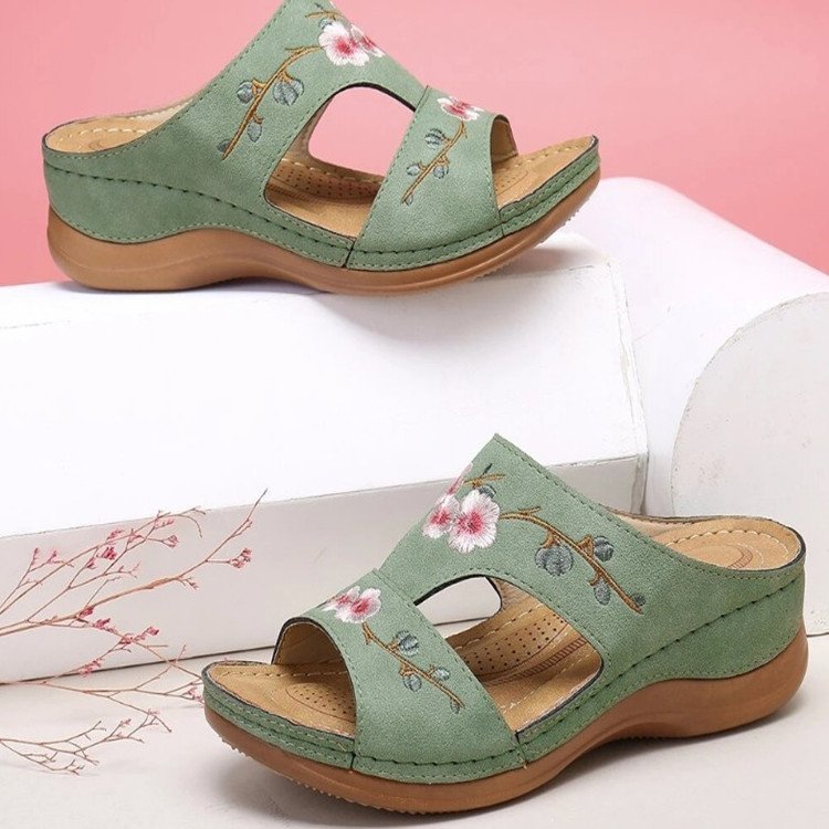 Wedge Heel Retro Stitched Embroidered Ethnic Style Women's Platform Slippers