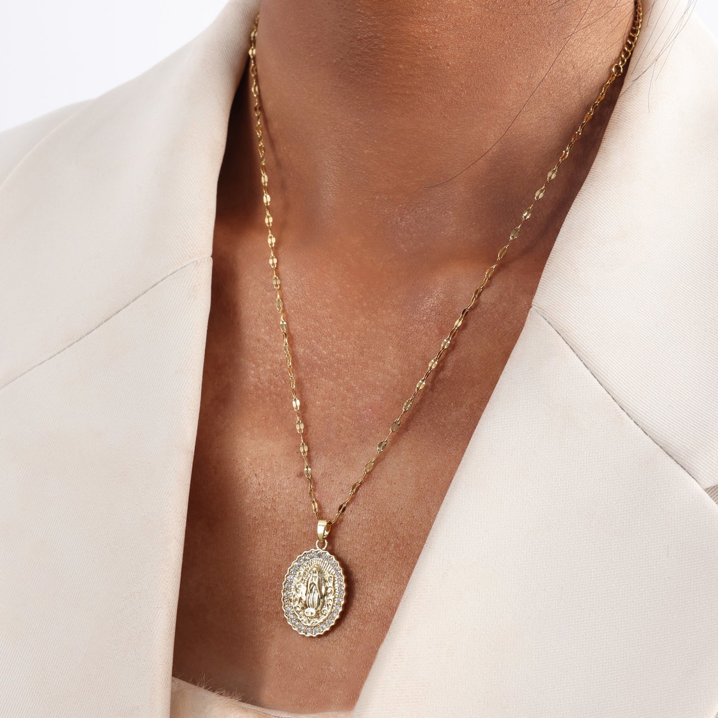 The European And American Oval Shaped Virgin Mary Pendant Necklace Exudes A Light Luxury And Niche Design Sense