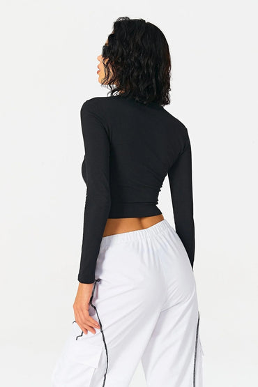 Contrasting Color Line Standing Collar Wears Knitted Shirts