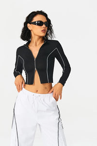 Contrasting Color Line Standing Collar Wears Knitted Shirts