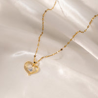 Love Heart-shaped Light Luxury Sparkling Full Diamond Temperament Necklace For Women's Versatile Collarbone Chain Stainless Steel Necklace