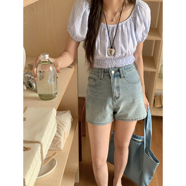 Women's Four Sided Elastic Light Colored High Waisted Denim Shorts - Chic Angle
