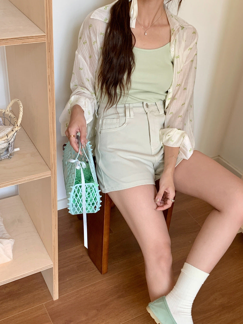 Women's Four Sided Elastic Light Colored High Waisted Denim Shorts - Chic Angle