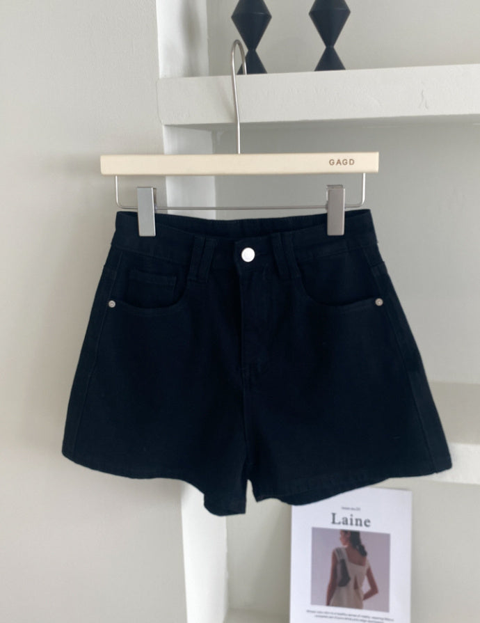 Women's Four Sided Elastic Light Colored High Waisted Denim Shorts - Chic Angle